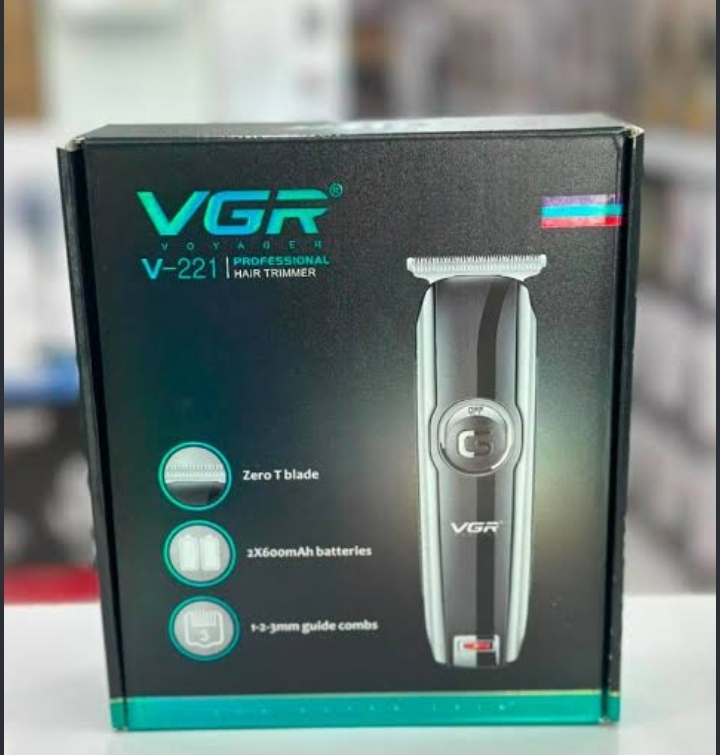 ماشین اصلاح وی جی آر مدل V221 با تیغه استیل